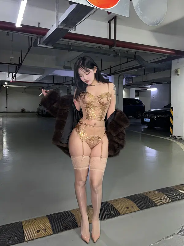貂皮大衣 - 小u优优子